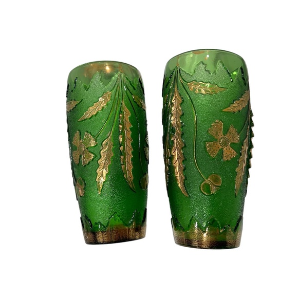 2 VINTAGE EARLY AMERICAN PATTERN GLASS DELAWARE EMERALD GREEN & GOLD VASES - Picture 9 of 16